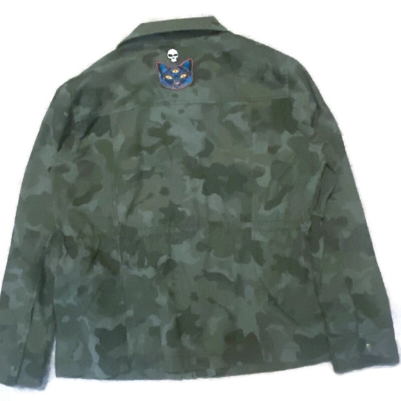 NWOT Green canvas camo utility jacket with mystical /paranormal patches - Picture 5 of 9